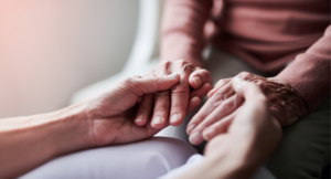 veiligheid in de zorg, handen vasthouden